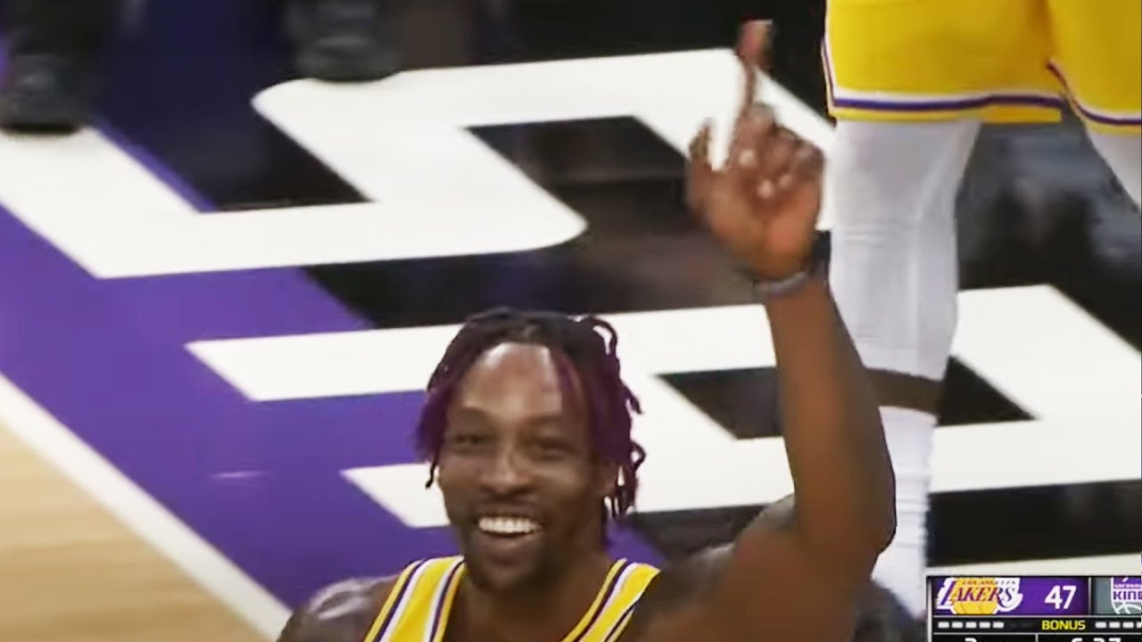 image 0 Dwight Does The Mutombo Finger Wag & Lakers Crowd Gets Up! ☝